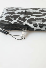Load image into Gallery viewer, Dolce & Gabbana Elegant Leather Crossbody Phone Bag