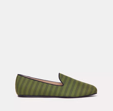 Load image into Gallery viewer, Charles Philip Emerald Elegance Handmade Moccasins